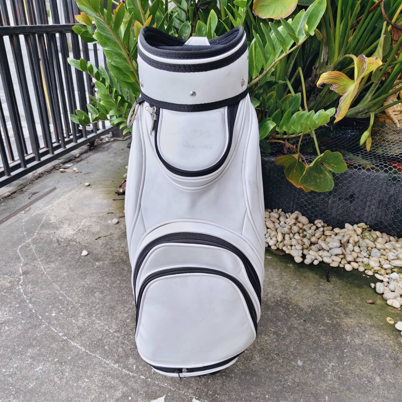 ถุงกอล์ฟ CLUB CAR มือสอง – BEYOND GREEN สภาพดี พร้อมใช้งาน ลงสนามได้ทันที