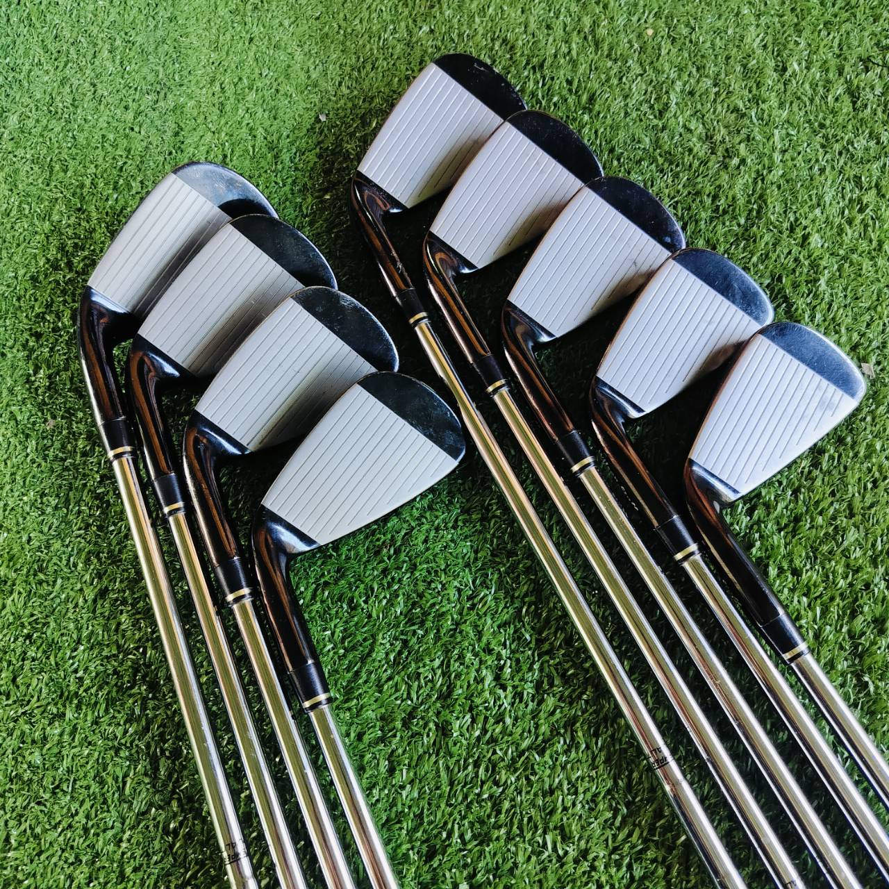ลดล้างสต๊อค!!! ** มีตำหนิเพลทหลังหลุด ** ชุดเหล็ก WILSON STAFF BLACK รุ่นนี้เป็นรุ่น STAFF ที่ทางวิลซันทำออกมา ไม้กอล์ฟพรีเมี่ยมมือสอง ของแท้ By NakaraLuxurious