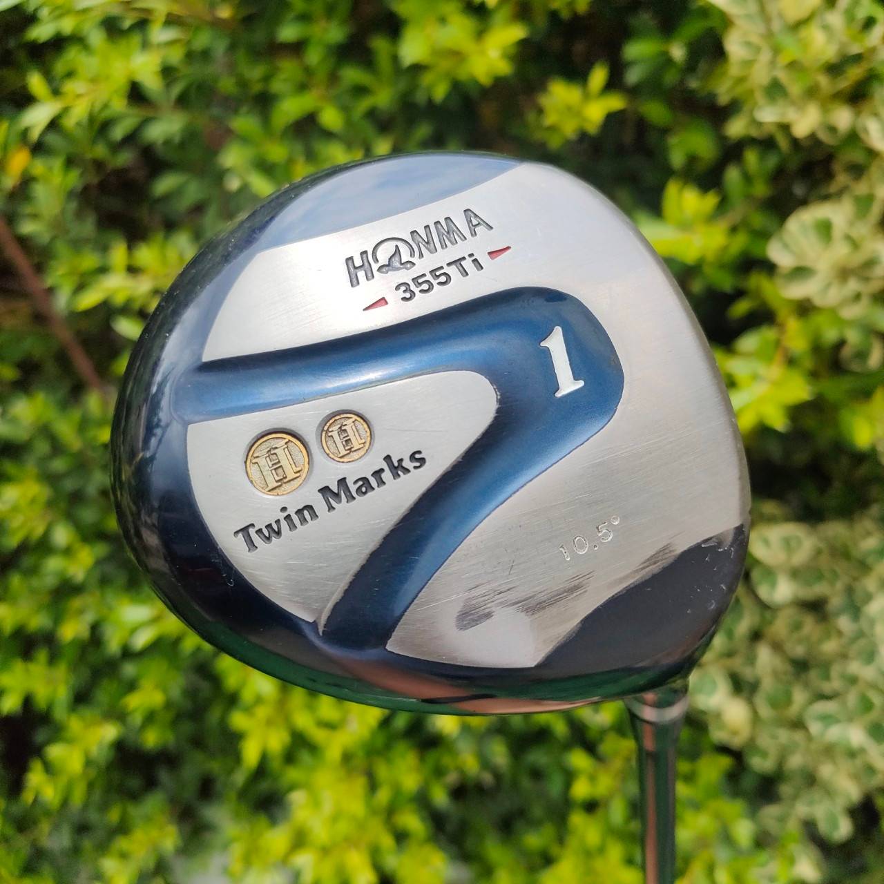 DRIVER HONMA TWIN MARKS 355 Ti องศา 10.5 เป็นตัว TOP สุดในรุ่น ก้าน SUPREME KICK-POINT FLEX R หน้าเด้งจัดๆ รุ่นสองเหรียญ เป็นแพงสุด ที่มาเป็นซีรี่ BERES ในปัจจุบันนี้ วัสดุ พรีเมี่ยม MADE IN JAPAN SAKATA ก้าน SUPREME ดีจัด ก้านแพงๆสมัยนี้ ใช่ว่าจะสู้ได้คร
