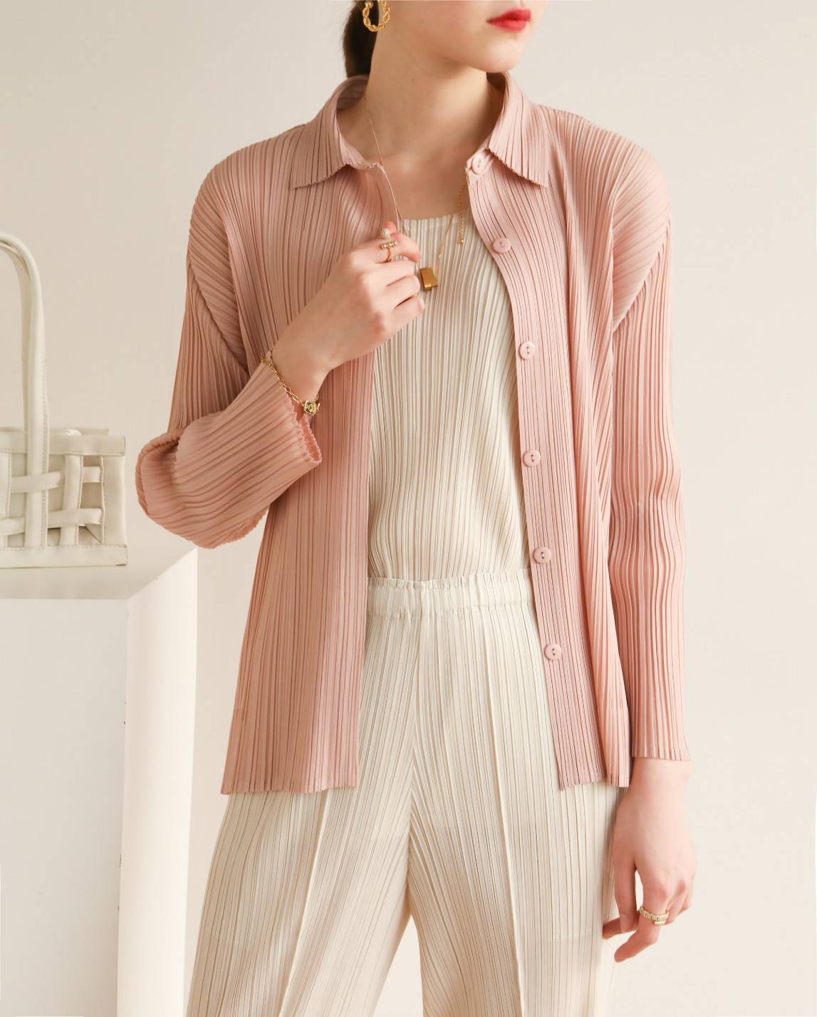 2MUAY รุ่น GJO7807 COLLAR PLEATED TOP เสื้ออัดพลีทงานคุณภาพ 2สี FREE SIZE