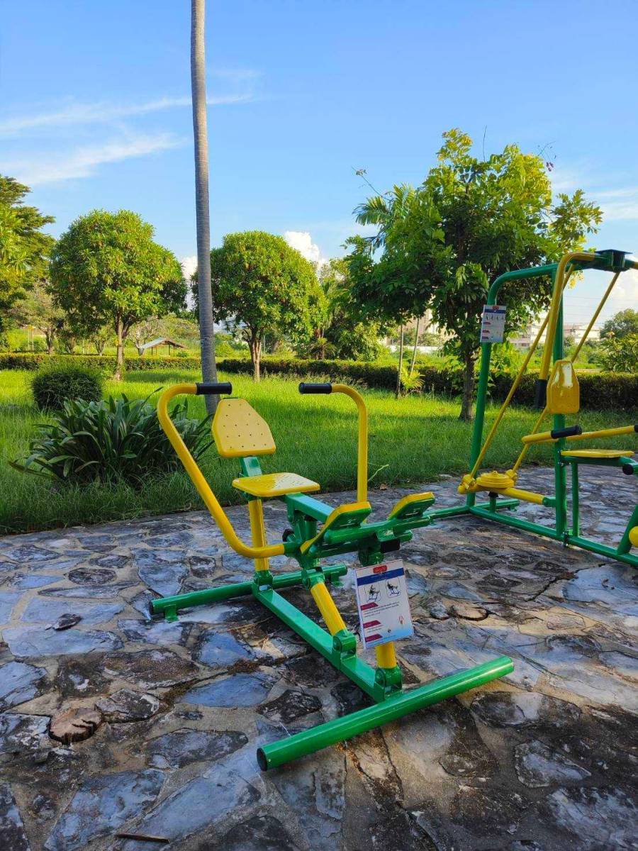 เครื่องออกกำลังกายกลางแจ้งผู้ใหญ่,บริหารแขน-หน้าท้อง (แบบกรรเชียงคู่),ลานกีฬาอเนกประสงค์ ,สวนสาธารณะ ,เทศบาล ,หมู่บ้าน ,ผลิตในไทย ,สั่งทำตามสีที่ต้องการได้ ขนาด 120 x 200 x 100 ซม.