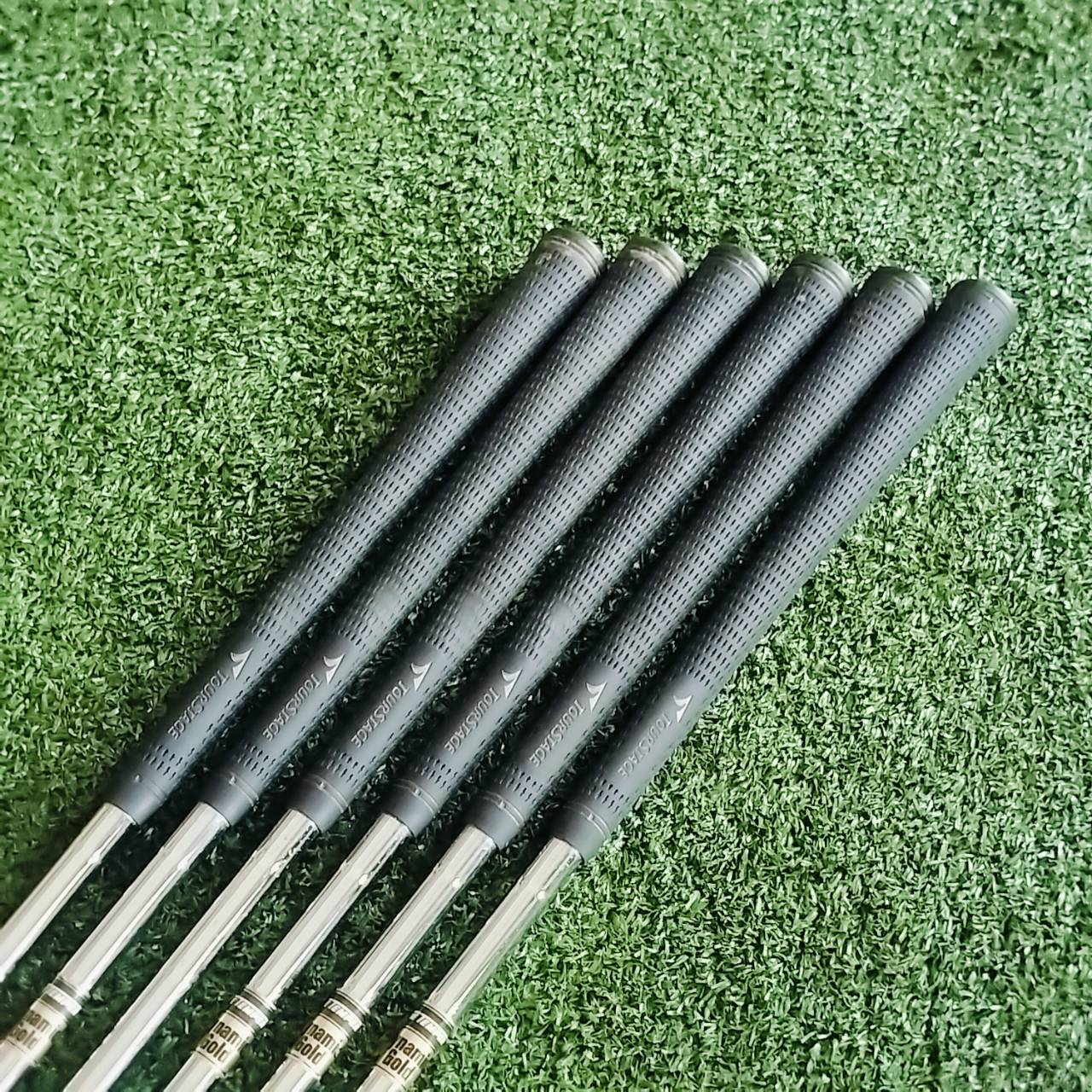 ชุดเหล็ก BRIDGESTONE รุ่น 55-HM เป็นชุดไม้กอล์ฟมือสองที่ได้รับความนิยมในหมู่นักกอล์ฟที่ชื่นชอบอุปกรณ์จากญี่ปุ่น ไม้กอล์ฟพรีเมี่ยมมือสอง ของแท้ By NakaraLuxurious
