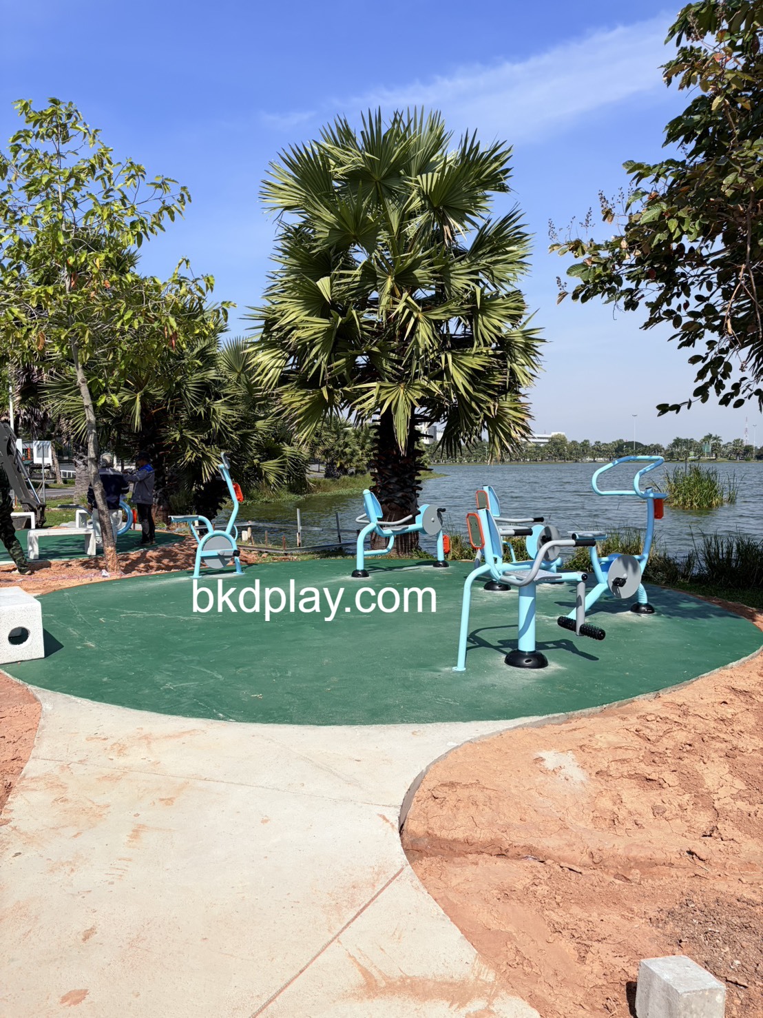 เครื่องออกกำลังกายกลางแจ้ง อุปกรณ์นั่งปั่นจักรยาน ลานกีฬาอเนกประสงค์ สนามกีฬา สั่งผลิตตามสีที่ต้องการได้