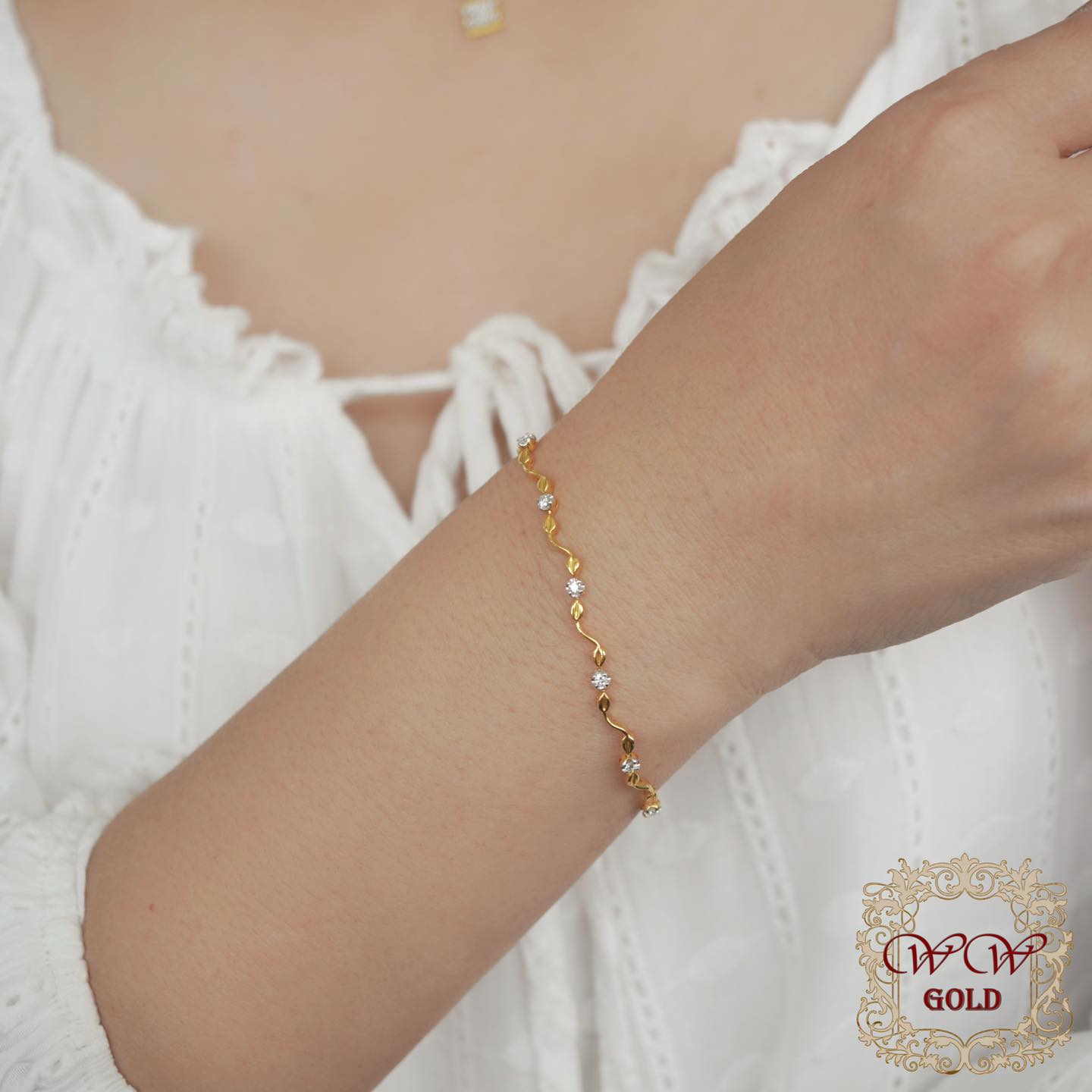 สร้อยข้อมือดีไซน์ใบไม้ ^^