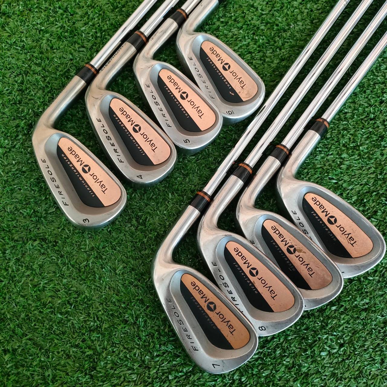 ชุดเหล็ก TAYLORMADE FIRESOLE มีเหล็ก 3-9 เเละ PW ก้าน TAYLORMADE FLEX R เหล็กสุดยอดตำนาน ตีดีแบบสุดๆ วัสดุไทเทเนี่ยม และยังมีใส่ทังสเตน ไว้ในเหล็กยาว เพื่อเพิ่มการชดเชย และให้ลูกลอยง่าย น้ำหนักฟีลลิ่งใส่เต็ม ระยะจึงมาเต็มมากๆ สปินดีจัด ตีง่ายมาก