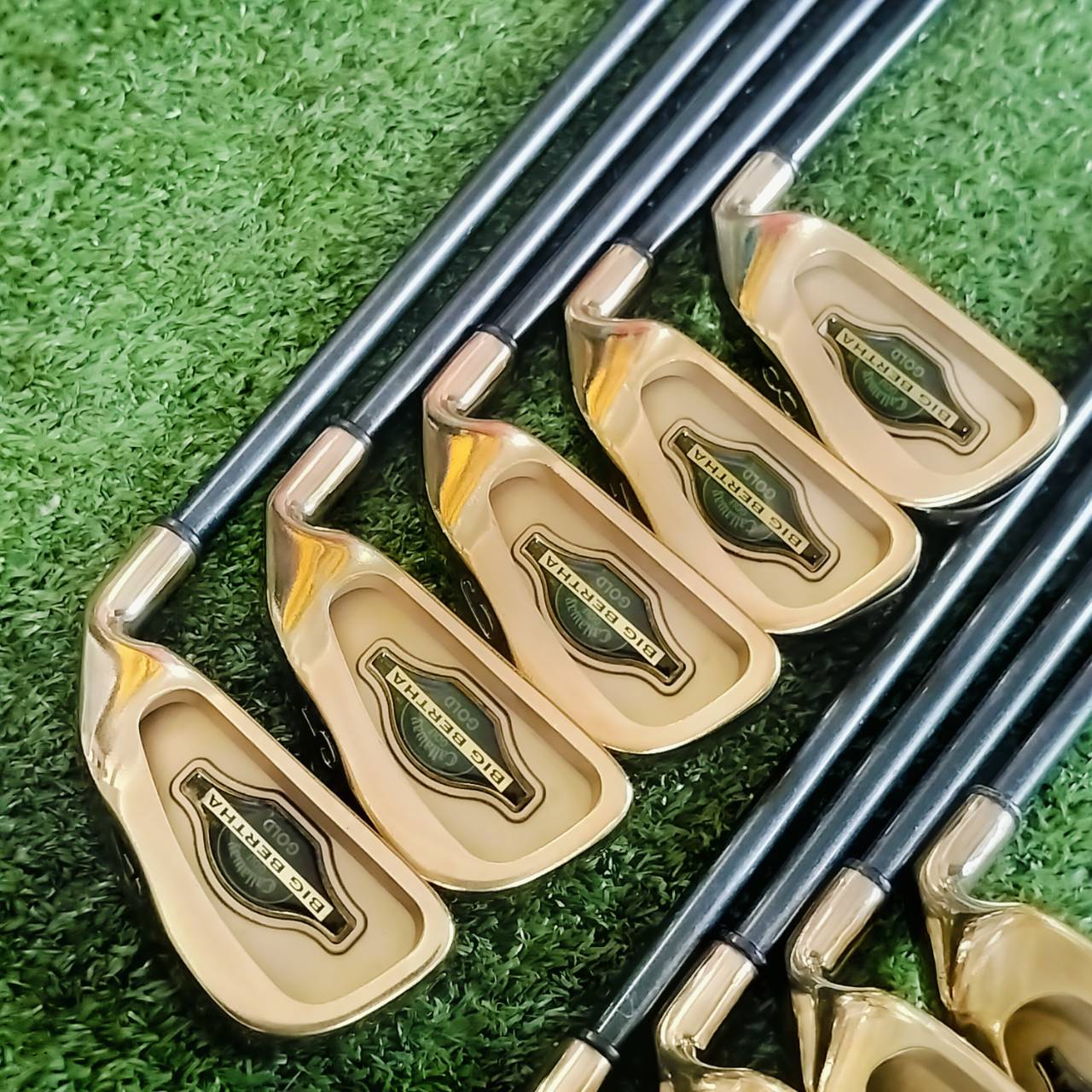 ชุดเหล็ก Callaway BIGBERTHAR GOLD ผลิตจากวัสดุ ทองแดงเบริลเลียม ( BeCu ) ปัดเงาให้เรียบร้อย สวยระดับนางฟ้า หรูหรามาก ไม้กอล์ฟพรีเมี่ยมมือสอง By NakaraLuxurious