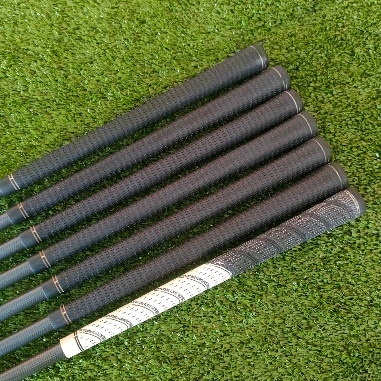 ชุดเหล็ก HONMA LB-280 ตัวนี้่เป็น NEW H&F ทอง24K มีเหล็ก 5 - 11 ก้าน Titanium FLEX R-1 **ก้านระดับ 2ดาว ** สุดยอดพรีเมี่ยม ไม้กอล์ฟมือสอง ของแท้ BY NakaraLuxurious