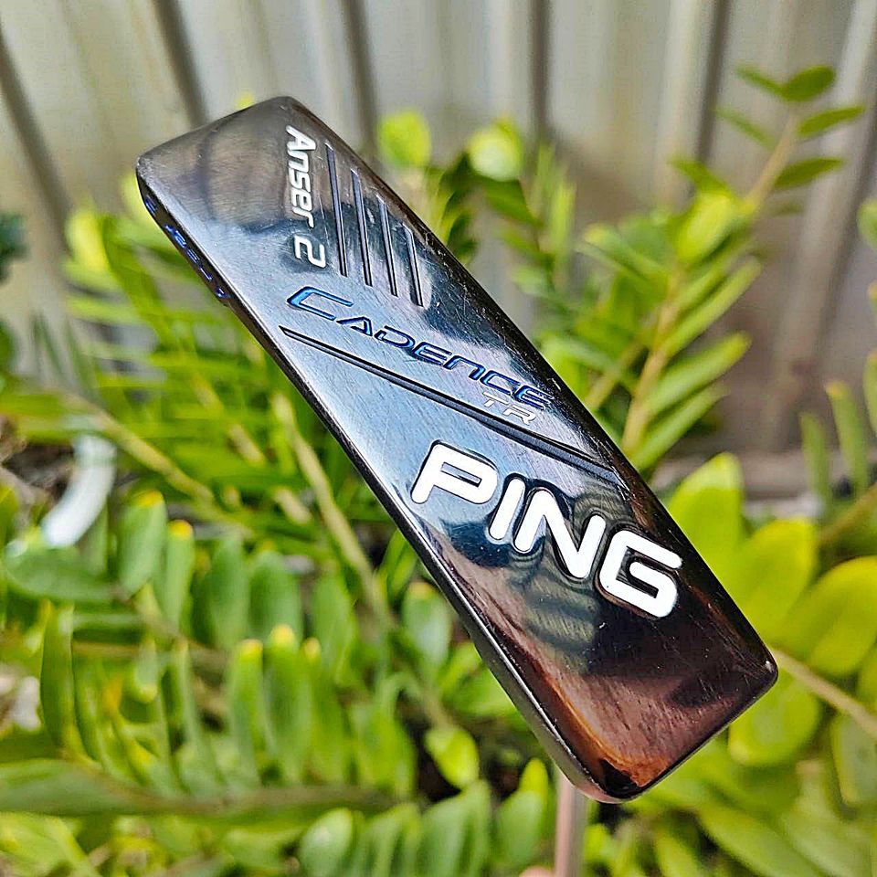 PUTTER PING ANSER 2 CADENCE TR ความยาว 34 นิ้ว ทำจากวัสดุ Aluminum Insert สีน้ำเงินด้านหน้าสีฟ้า เหมาะสำหรับนักกอล์ฟที่มีจังหวะการพัตต์ที่ปานกลางถึงเร็ว ไม้กอล์ฟพรีเมี่ยมมือสอง ของแท้ By NakaraLuxurious