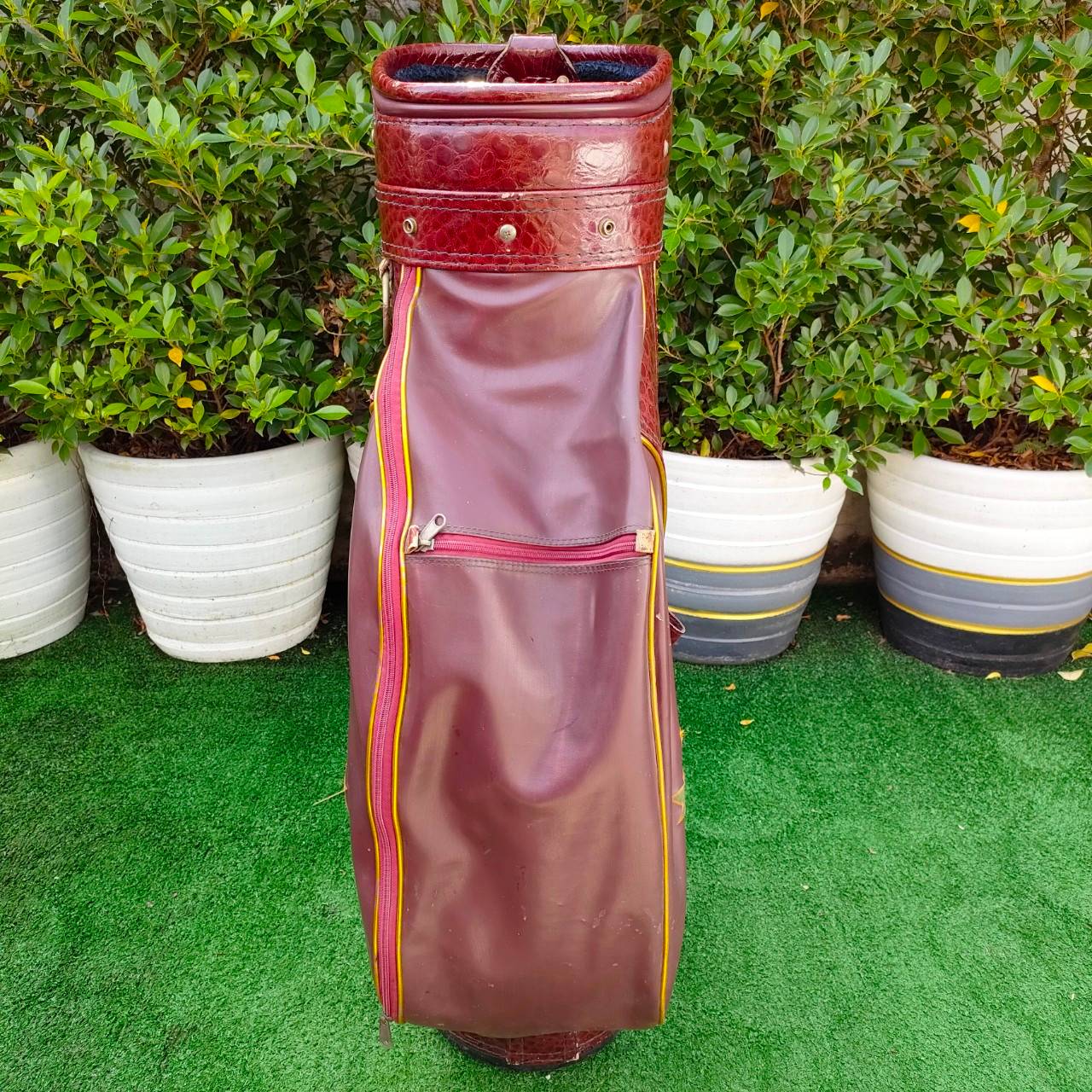 ถุงกอล์ฟ PANYA PY GROUP มือสอง ** มีตำหนิ ชิฟเเตก ** ด้านหลัง ถุง 9 นิ้ว หนังแท้ ภายในบุกำมะหยี่