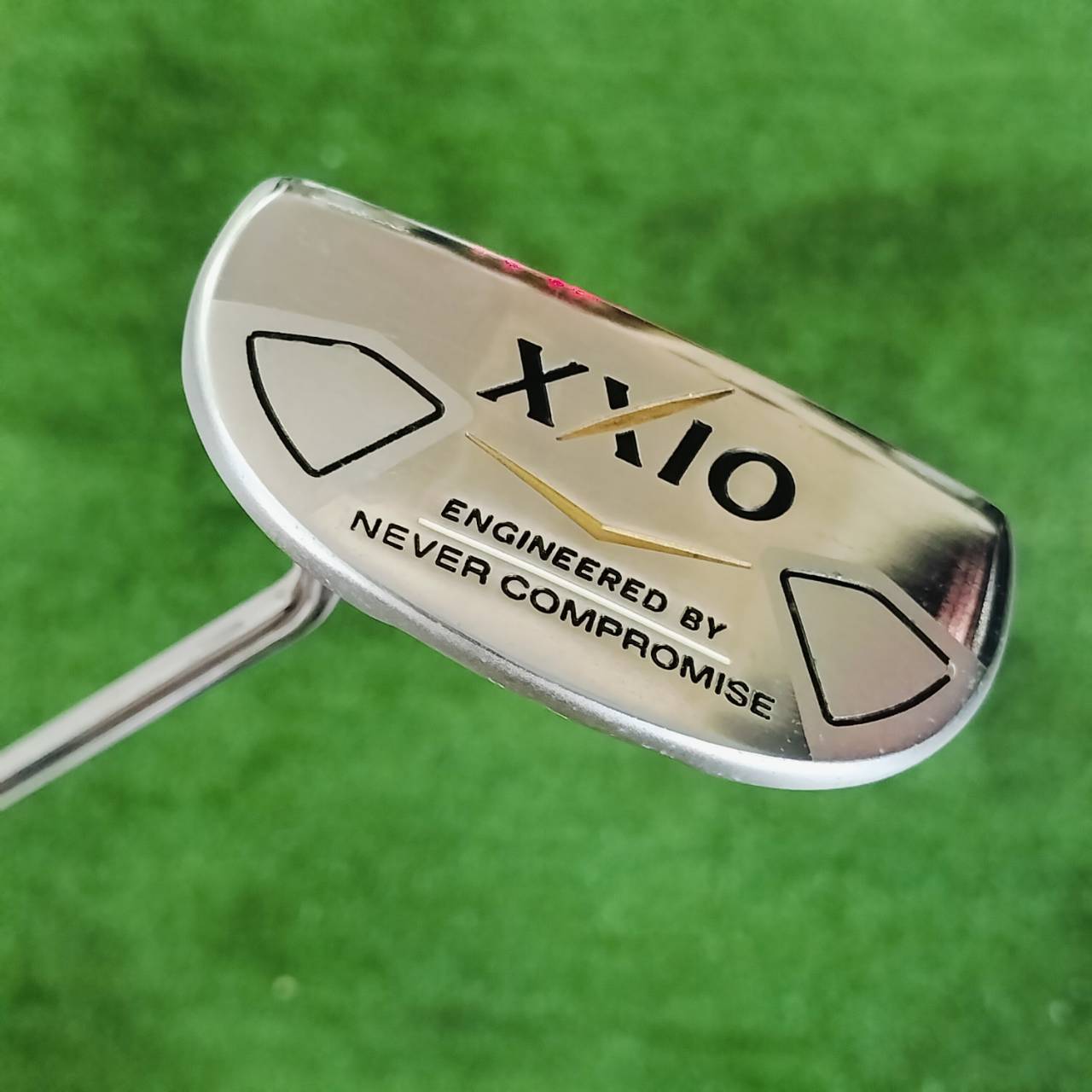 ** ไม้กอล์ฟมือซ้าย ** PUTTER XXIO ยาว 34 นิ้ว ออกแบบและสร้างจาก NEVER COMPROMICE พัตต์นิ่งมากๆ พรีเมี่ยมญี่ปุ่น ไม้กอล์ฟพรีเมี่ยมมือสอง ของแท้ By NakaraLuxurious