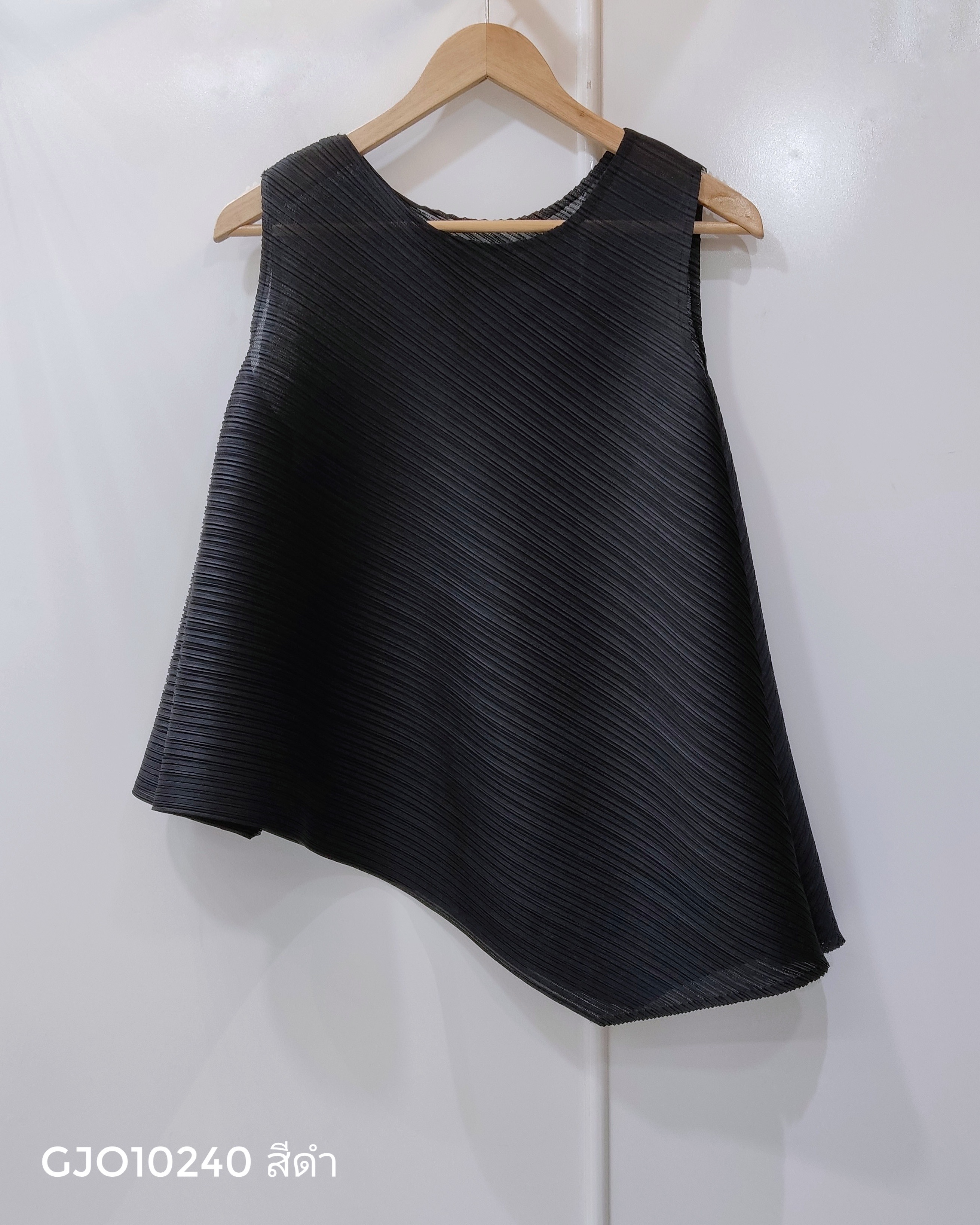 2MUAY รุ่น GJO10240 เสื้ออัดพลีท SLEEVELESS ASYMMETRIC PLEATED TOP