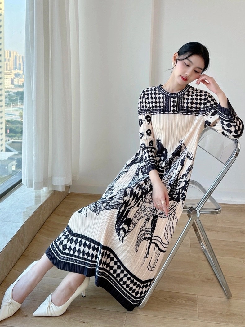 ปรับราคาลง30%!! 2MUAY รุ่น CX2465 เดรสพลีทคุณภาพ ROUND NECK LONG SLEEVE PRINTED PLEATED DRESS 4 สี FREE SIZE