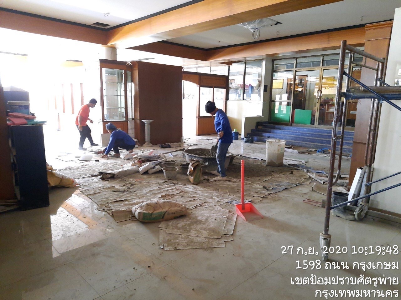 รร.สายปัญญา ปูกระเบื้องพื้น&ติดตั้งกระดานถนอมสายตา