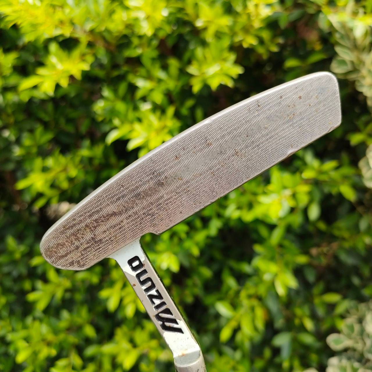 PUTTER MIZUNO DARE TO DREAM เป็นเหล็ก FORGED JAPAN หายากในพัตเตอร์ ความยาว 34 นิ้ว สุดยอดพัตเตอร์ลิมิเต็ด วัสดุสุดพรีเมี่ยม น้ำหนักดีมาก และหน้าสัมผัส เป็น MILLED เกาะไลน์มากแน่นอน พัตต์ดีมาก