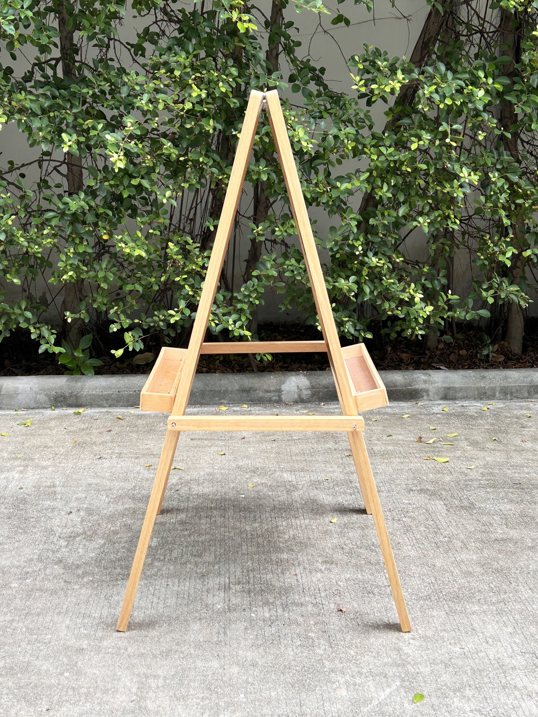 กระดานดำ - ไวท์บอร์ด 2ด้าน มีรางสำหรับใส่ปากกา ทั้ง 2 ด้าน มีขาหยั่ง อีกด้านเป็นแม่เหล็ก ขนาด : 66x110 ซม.