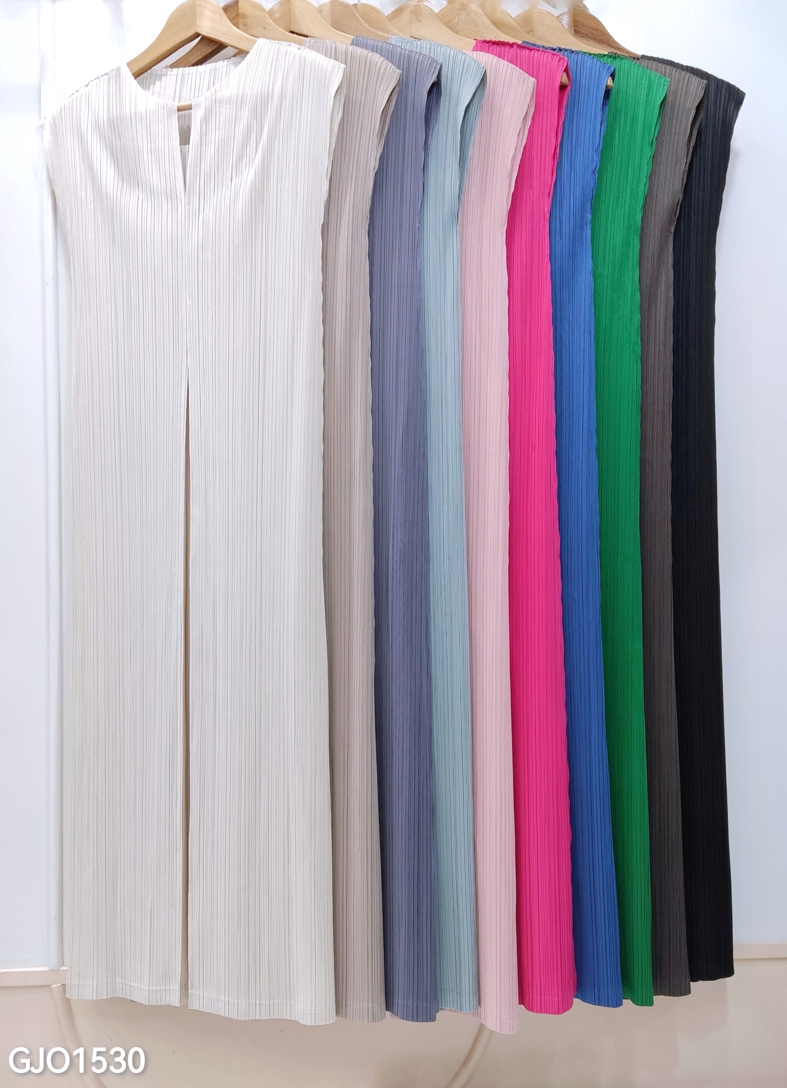 2MUAY รุ่น GJO1530 เดรสพลีทคุณภาพ OPEN NECK CAP SLEEVE PLEATED DRESS 10 สี FREE SIZE