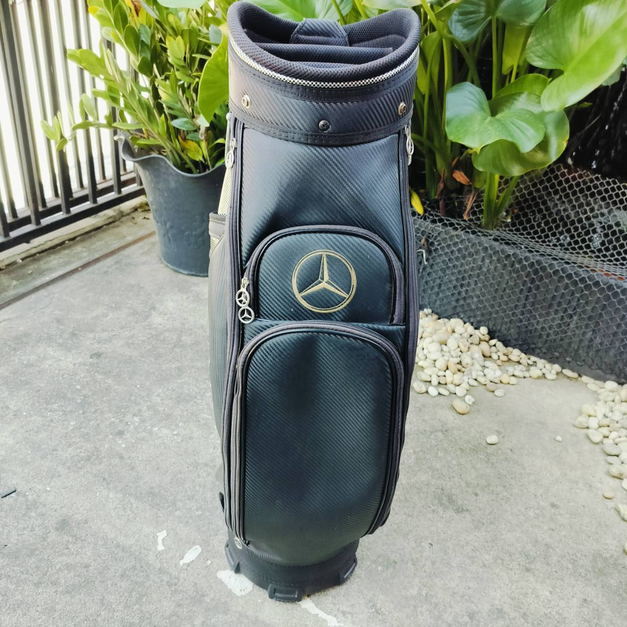 ถุงกอล์ฟ Mercedes-Benz ของแท้ **แป๊กหลุด 1 จุด** ใช้งานได้ดีมากปกติ ถ้าติดอีก 3 จุดไม่มีผล ถ้าไม่ซีเรียสราคานี้คุ้มมาก ไม้กอล์ฟพรีเมี่ยมมือสอง ของแท้ By NakaraLuxurious