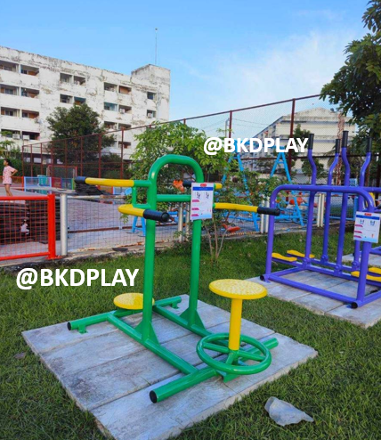 เครื่องออกกำลังกาย กลางแจ้ง ชุดอุปรณ์ บริหารเอว สะโพก แบบยืนคู่ ลานกีฬา อเนกประสงค์ สนามกีฬา ผลิตในไทย สั่งทำตามสีที่ต้องการได้