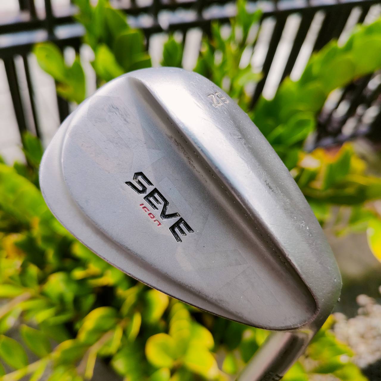 WEDGE MD Golf SEVE ICON องศา 52 ก้าน DG R300 หน้า SPIN MILLED สวยมาก ชิพอย่างแม่น สปินที่เหนือชั้น ไม้กอล์ฟพรีเมี่ยมมือสอง ของแท้ By NakaraLuxurious