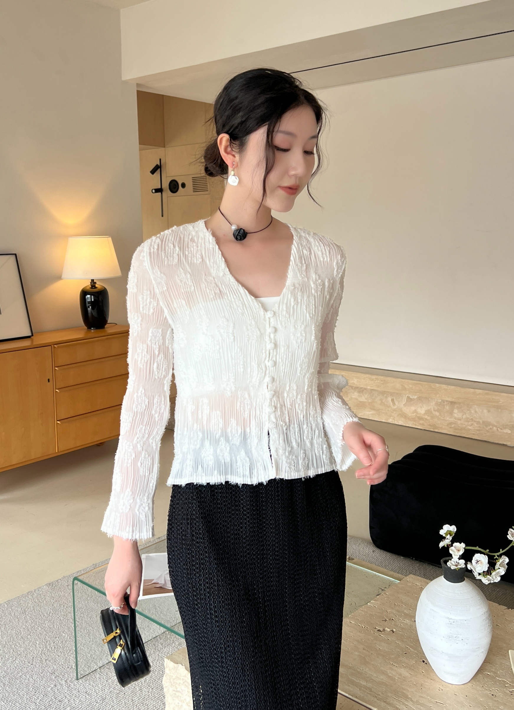 ปรับราคาลง20%!! 2MUAY รุ่น GJO2025 เสื้ออัดพลีทคุณภาพ V NECK BUTTON FRONT CRINKLE PLEATED TOP 6 สี FREE SIZE