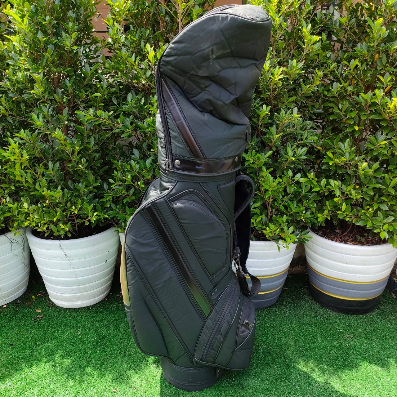 ถุงกอล์ฟมือสอง สภาพเดิมๆ สายมีกำมะหยี่ เวลาสะพายไม่เจ็บ ภายในบุกำมะหยี่อย่างดีครับ