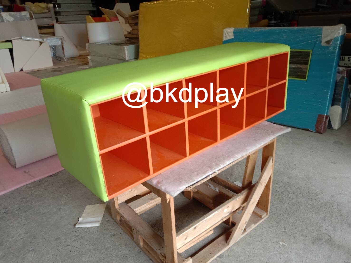 ชั้นวางของนุ่มนิ่ม , ตู้เก็บของเด็ก ,เบาะหนังนุ่มนิ่ม เฟอร์นิเจอร์เด็ก softplay, indoor playground kidszone สวนสนุกในร่ม