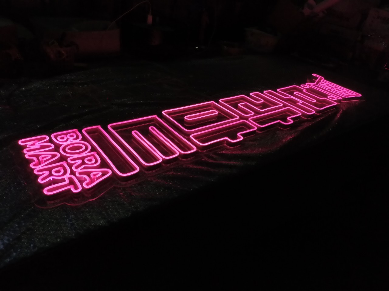 ไฟนีออน เฟค