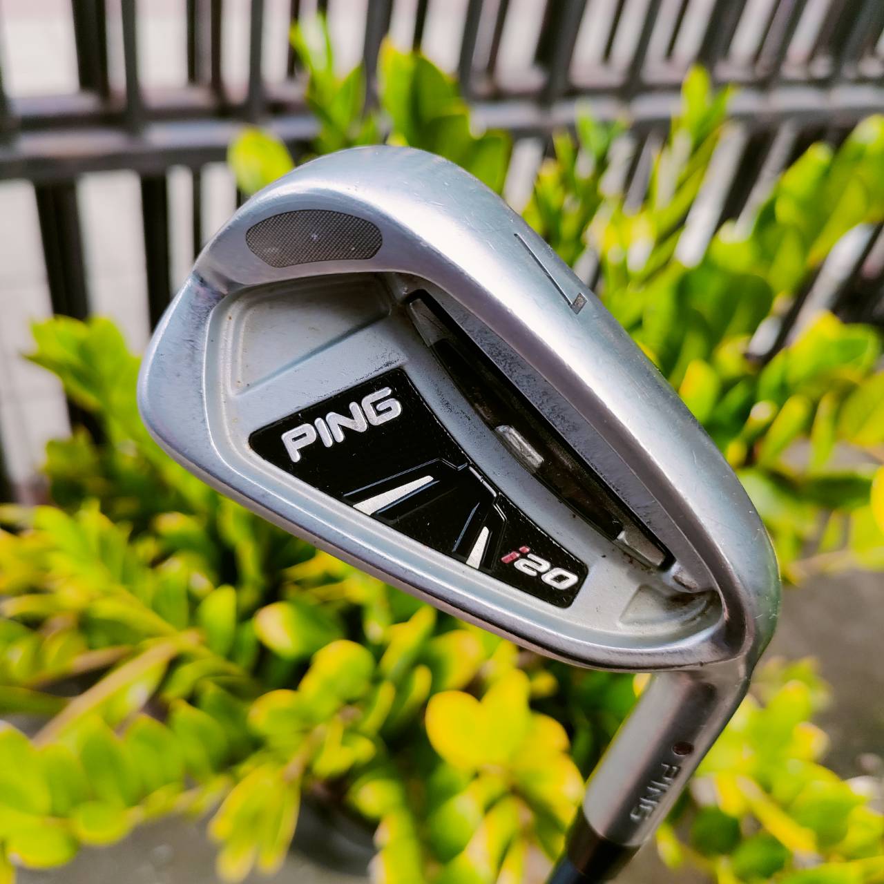 ชุดเหล็ก PING i20 Custom Tuning Port (CTP) วางจุด CG ที่ดีให้วิถีลูกที่สวย และมีการวางทังสเตนเพิ่มอีก ทำให้เกิดการชดเชยที่สูงมาก ไม้กอล์ฟพรีเมี่ยมมือสอง ของแท้ By NakaraLuxurious