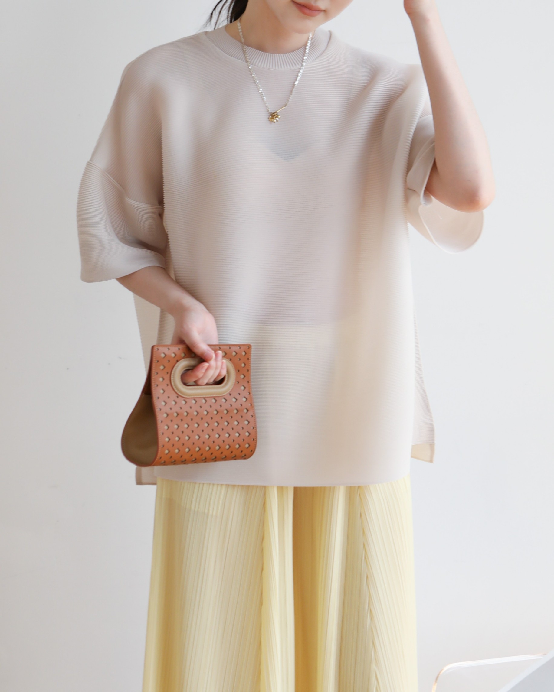 2MUAY รุ่น GJO1003 เสื้อพลีทคุณภาพ BELL SLEEVE PLEATED TOP สีดำ FREE SIZE