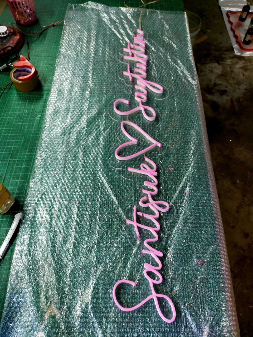 ไฟนีออน เฟค