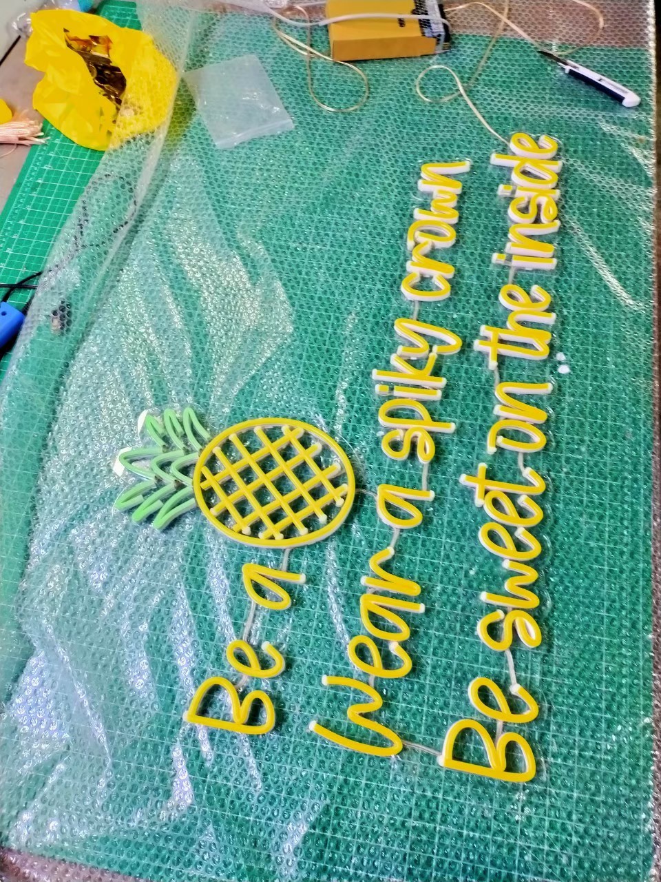 ป้ายไฟนีออน