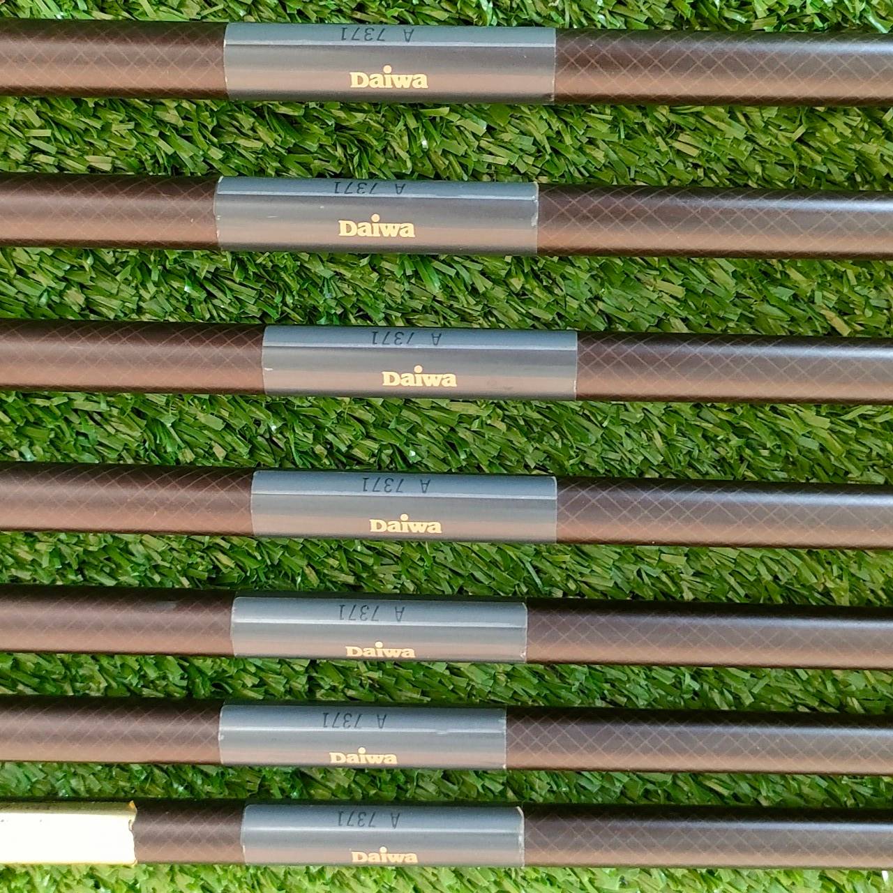 ** ไม้กอล์ฟสำหรับผู้หญิง ** ชุดเหล็ก DAIWA SPECTRON มีเหล็ก 5-9 เเละ PW SW ก้าน KEVLAR VX FLEX L