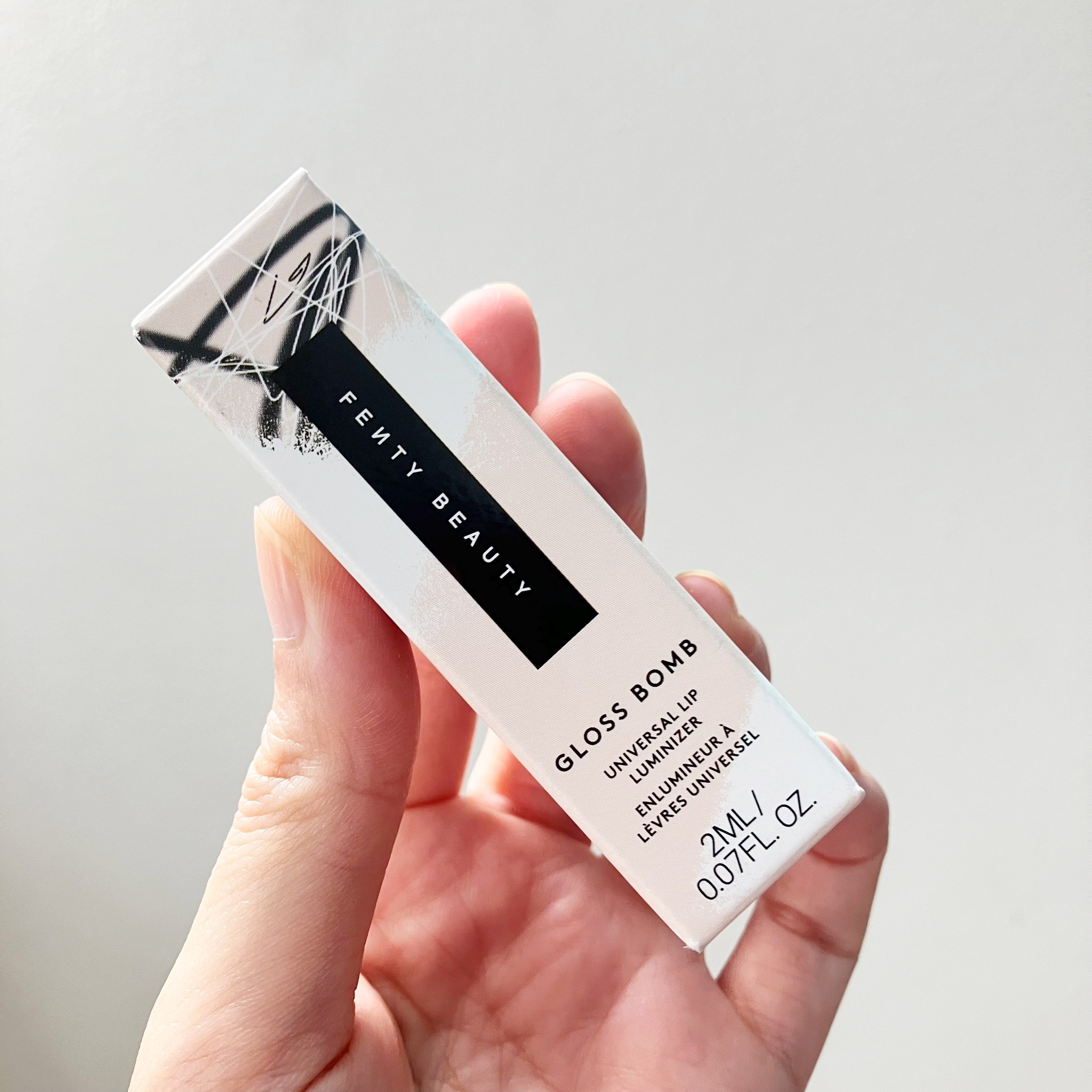 FENTY BEAUTY Gloss Bomb Universal Lip Luminizer ขนาดทดลอง 2ml ลิปกลอส