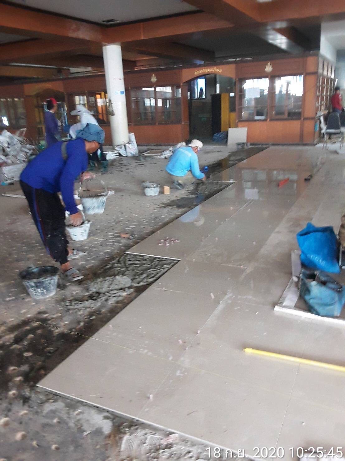 รร.สายปัญญา ปูกระเบื้องพื้น&ติดตั้งกระดานถนอมสายตา