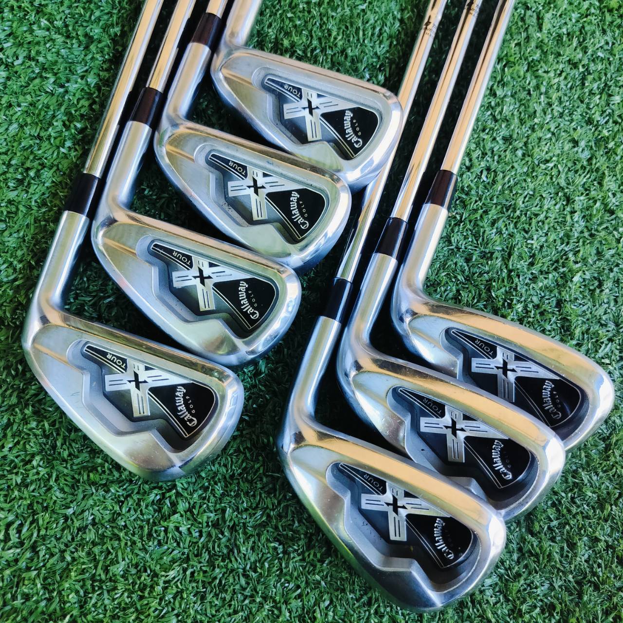 ชุดเหล็ก Callaway X-TOUR เป็นชุดเหล็ก FORGED สุดมันส์ ตีทั้งนุ่มนวลและคม แต่พิเศษมาก โดยมี CAVITY ที่ลึก ตีง่่ายมากๆ และใบไม่ใหญ่ด้วยค่ะ ครบเครื่องมาก ไม้กอล์ฟพรีเมี่ยมมือสอง ของแท้ By NakaraLuxurious