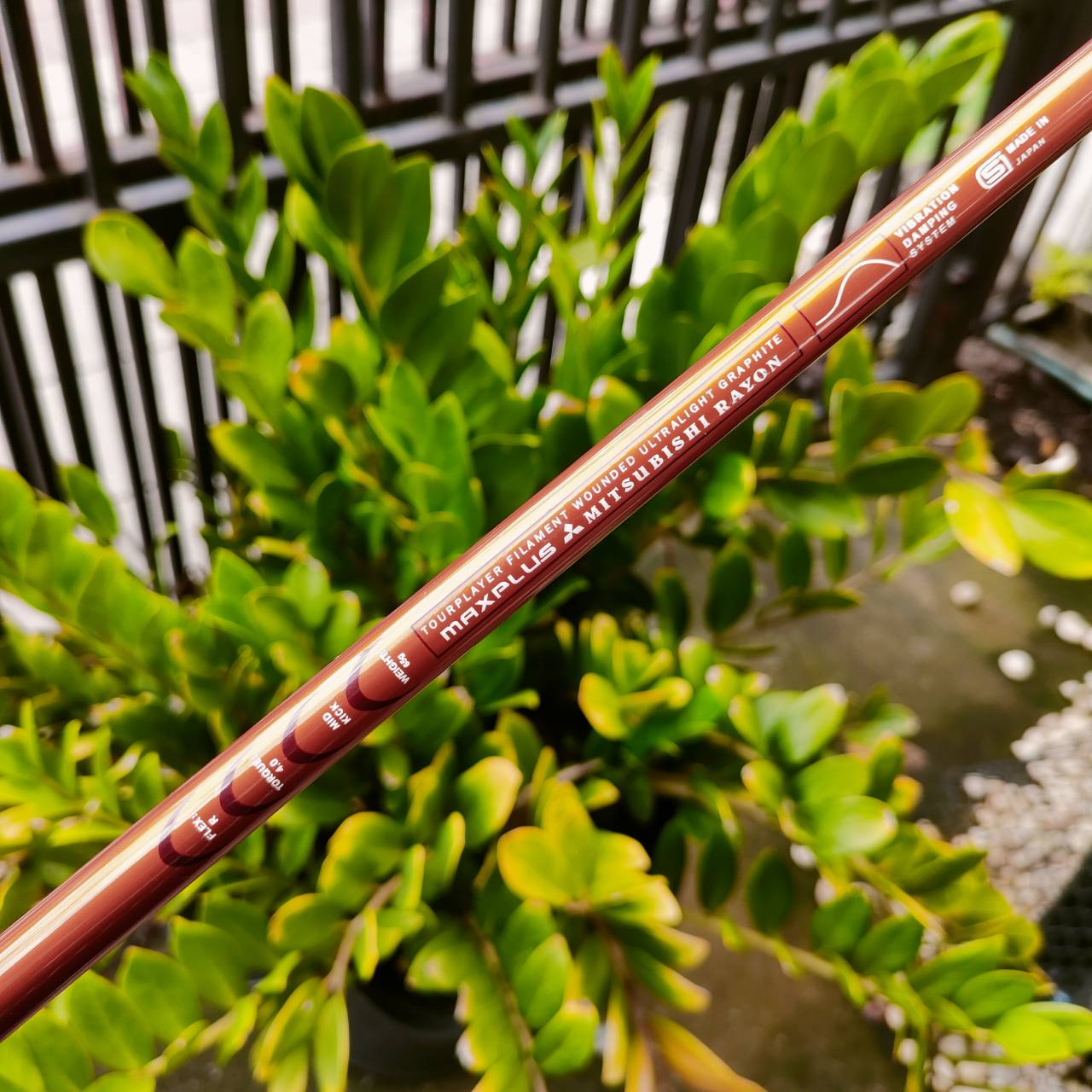 UT5 PONG WOODY องศา 25 ก้าน MAX PLUS FLEX R ผลิตจาก MITSUBISHI ค่ะ กระดองปาดลง ทำให้ CG ต่ำ ตีลูกลอยง่ายๆ และตีตรงมาก ไม้กอล์ฟพรีเมี่ยมมือสอง ของแท้ By NakaraLuxurious