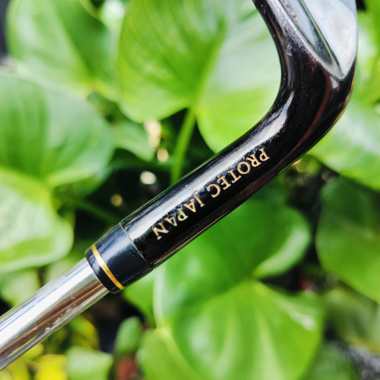 WEDGE PROTEC องศา 56 เป็นสุดยอด WEDGE ที่ไม่เหมือนใคร โดยใช้ DUAL MUSCLE ด้านหลัง ทำให้ทั้งชิพง่ายขึ้นอย่างมากและ ยังคงความแน่นๆ และสปินแบบจัดๆ เป็นงานระดับพรีเมี่ยมสุดๆ JAPAN ไม้กอล์ฟพรีเมี่ยมมือสอง ของแท้ By NakaraLuxurious