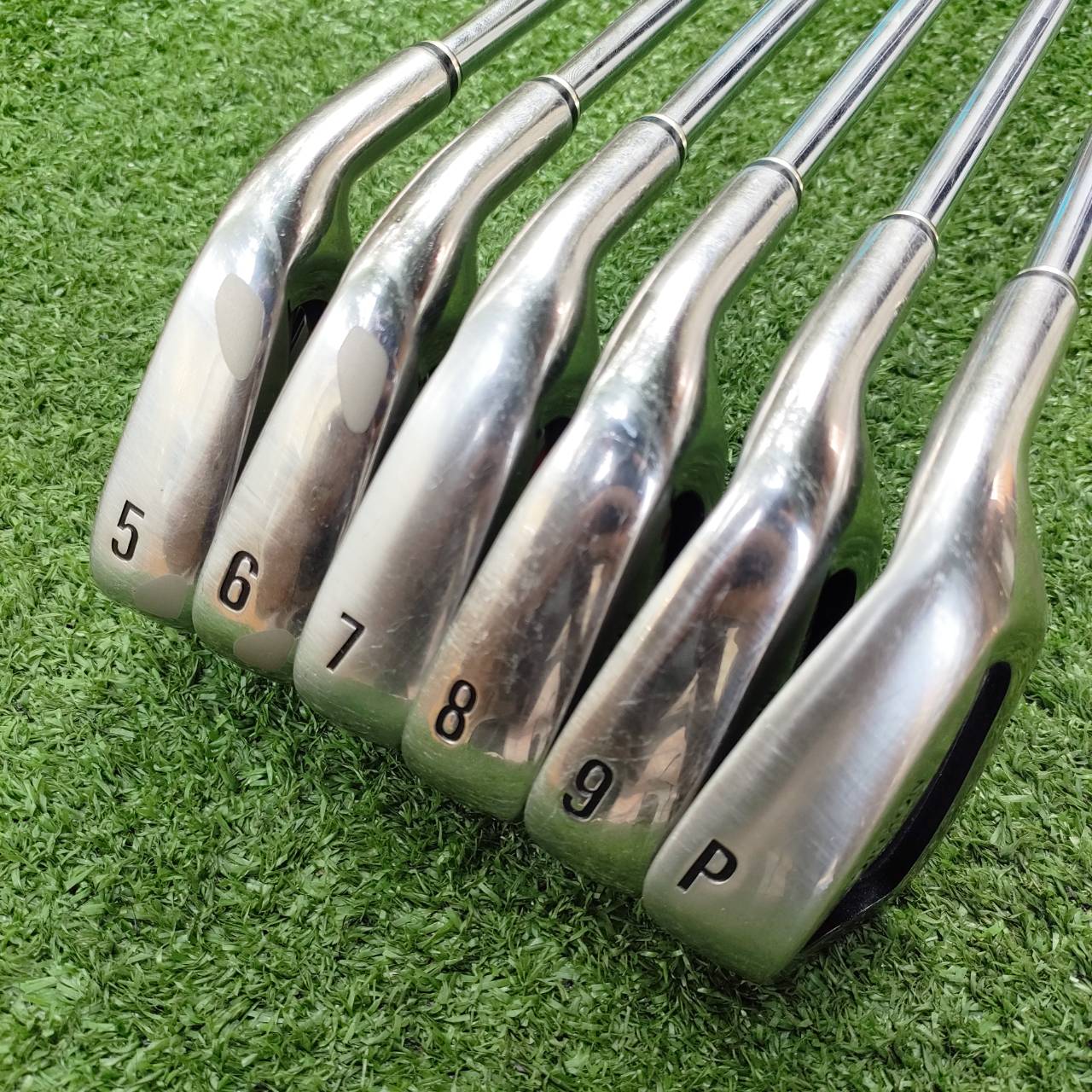 ชุดเหล็ก SRIXON GIE มีเหล็ก 5-9 เเละ PW ก้าน N.S.PRO 950 GH FLEX S เหล็กใบใหญ่ ตีง่ายมาก และช่วย เรื่องระยะอย่างมาก ก้านเหล็กเบา เพียงแค่ 95 กรัม ไม้กอล์ฟมือสอง ของแท้ BY NakaraLuxurious