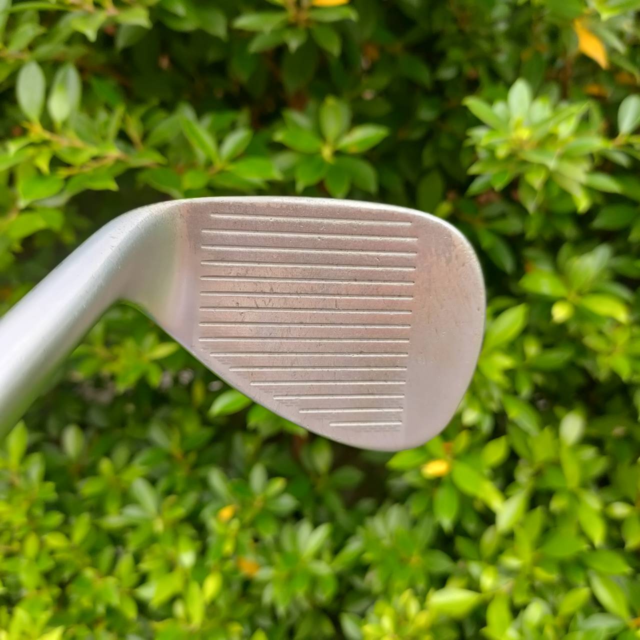 WEDGE CALLAWAY MACK DADDY 2 TOUR GRIND องศา 58 เบาท์ 09 คมจัด ออกแบบ เบาส์ได้สวยและดีมากๆ เข้าปะทะให้สปินได้เต็มพลัง!! ไม้กอล์ฟมือสอง ของแท้ BY NakaraLuxurious