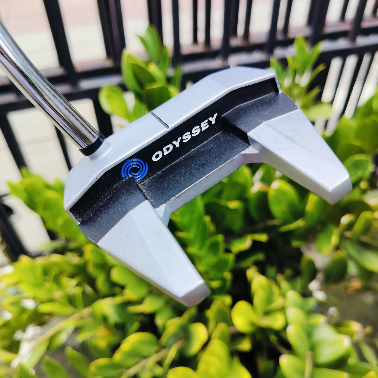 PUTTER ODYSSEY WORKS VERSA 7 ความยาว 34 นิ้ว กริพสภาพสวยเดิม พัตเตอร์รุ่นนี้ ปัจจุบันนิยมสูงสุด บล๊านซ์มาก และหน้าสัมผัสรุ่นนี้เกาะไลน์ที่สุด เส้นเล็งก็แม่นยำ ได้ COVER เดิม ตรงรุ่น ไม้กอล์ฟพรีเมี่ยมมือสองญี่ปุ่น ของแท้ By NakaraLuxurious