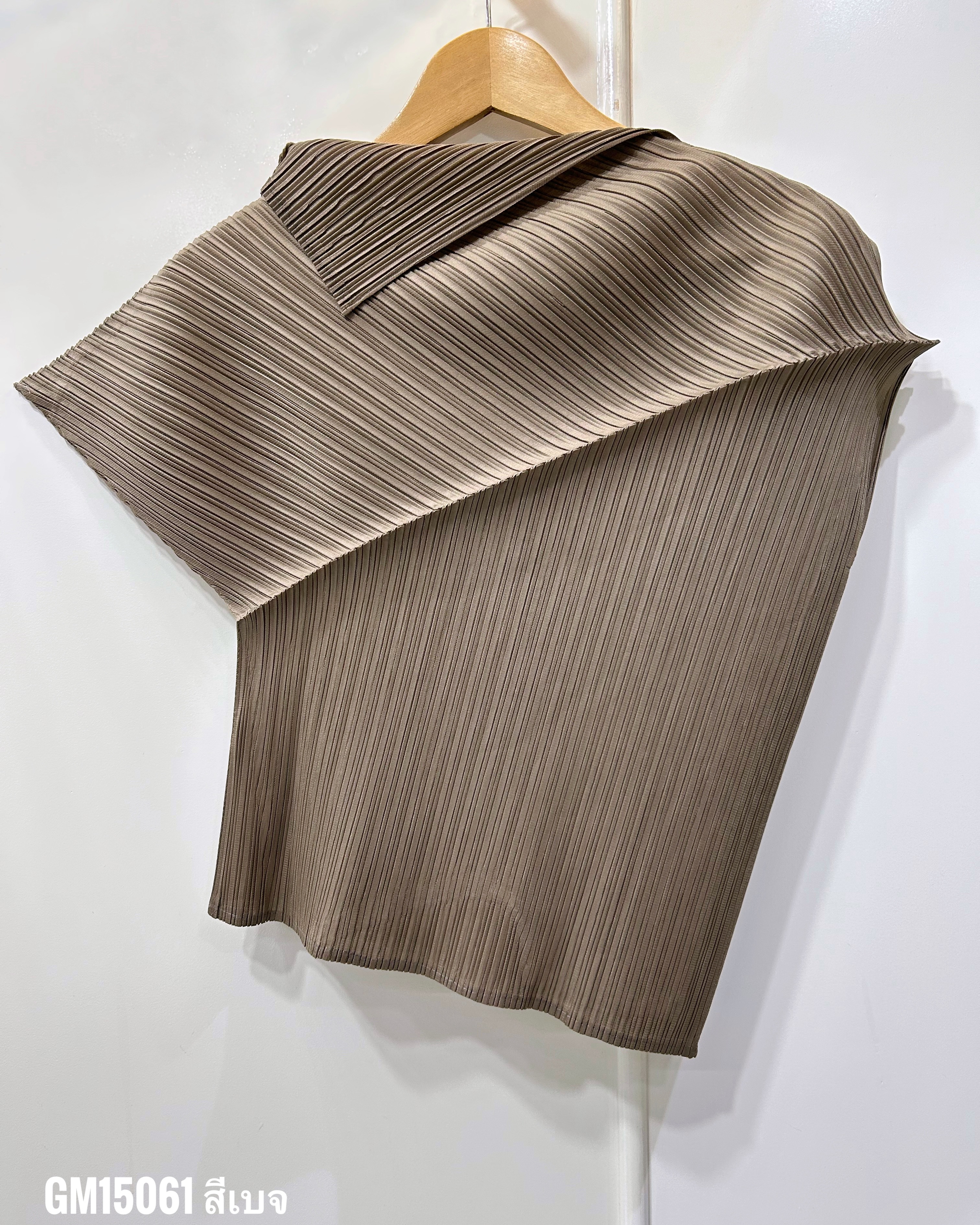 อกถึง 40 นิ้ว 2MUAY รุ่น GM15061 เสื้ออัดพลีท FOLD NECK ASYMMETRIC PLEATED TOP 12สี FREE SIZE