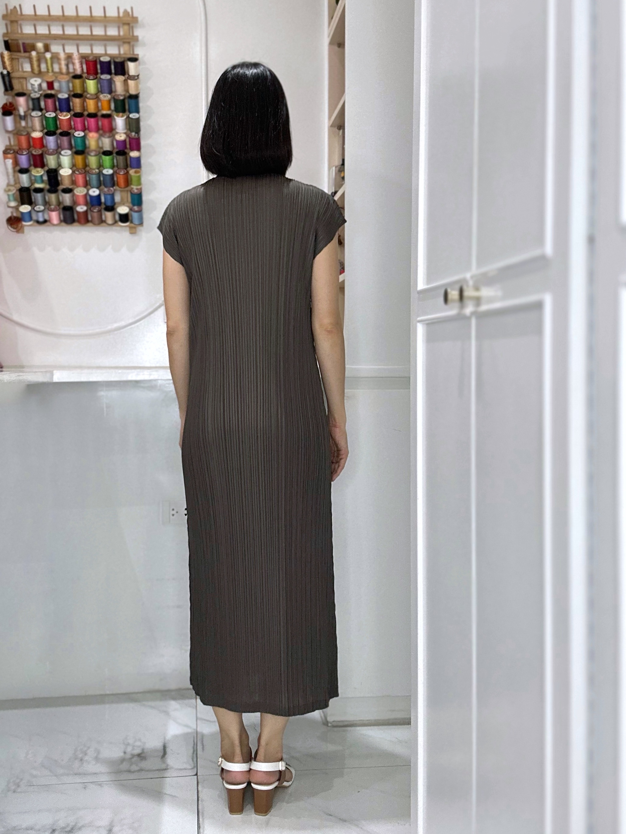 2MUAY รุ่น GJO1530 เดรสพลีทคุณภาพ OPEN NECK CAP SLEEVE PLEATED DRESS 10 สี FREE SIZE