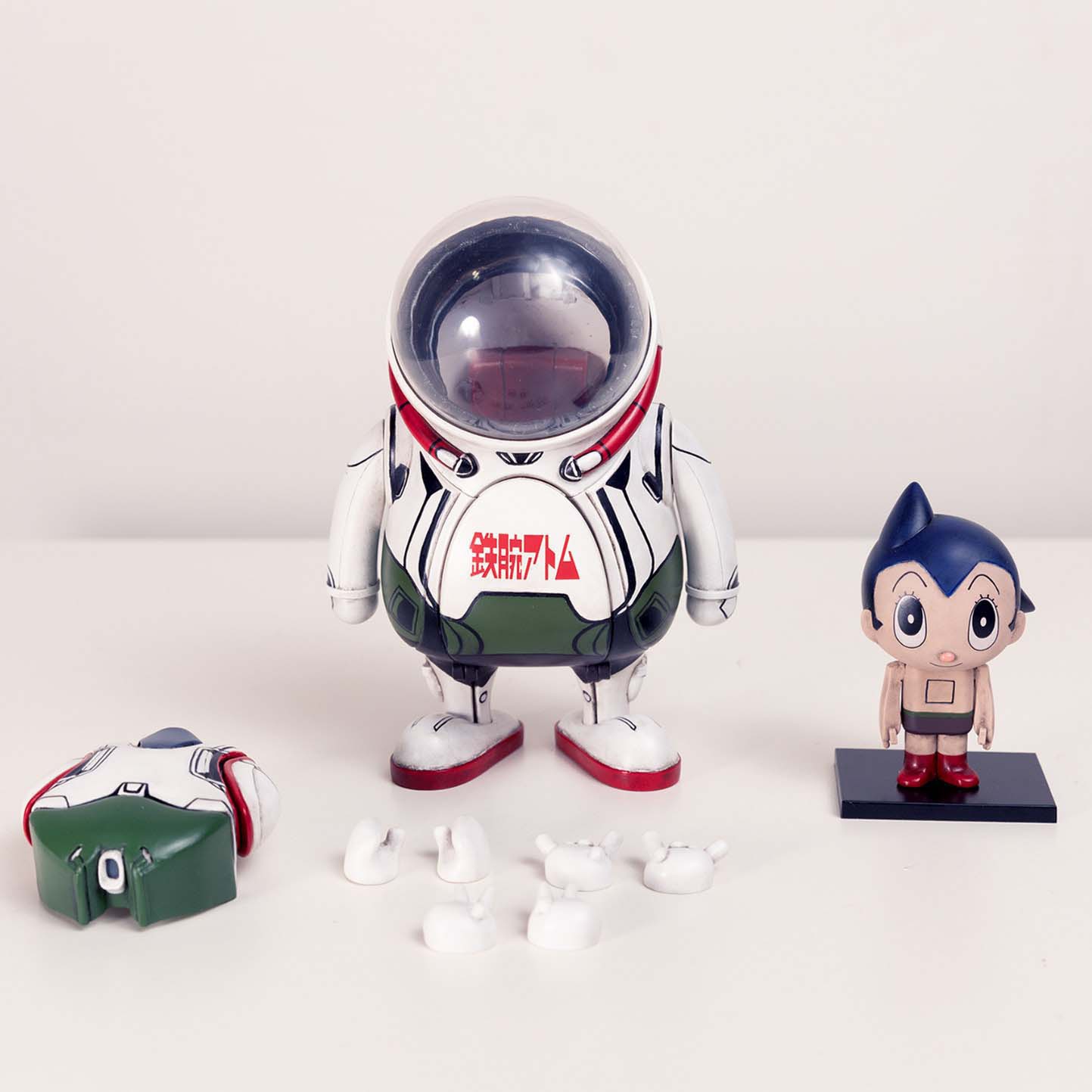 [สั่งจอง]* Ax2 Limited x Tezuka Productions : The Little Astronaut x Astro Boy (Standard Version)