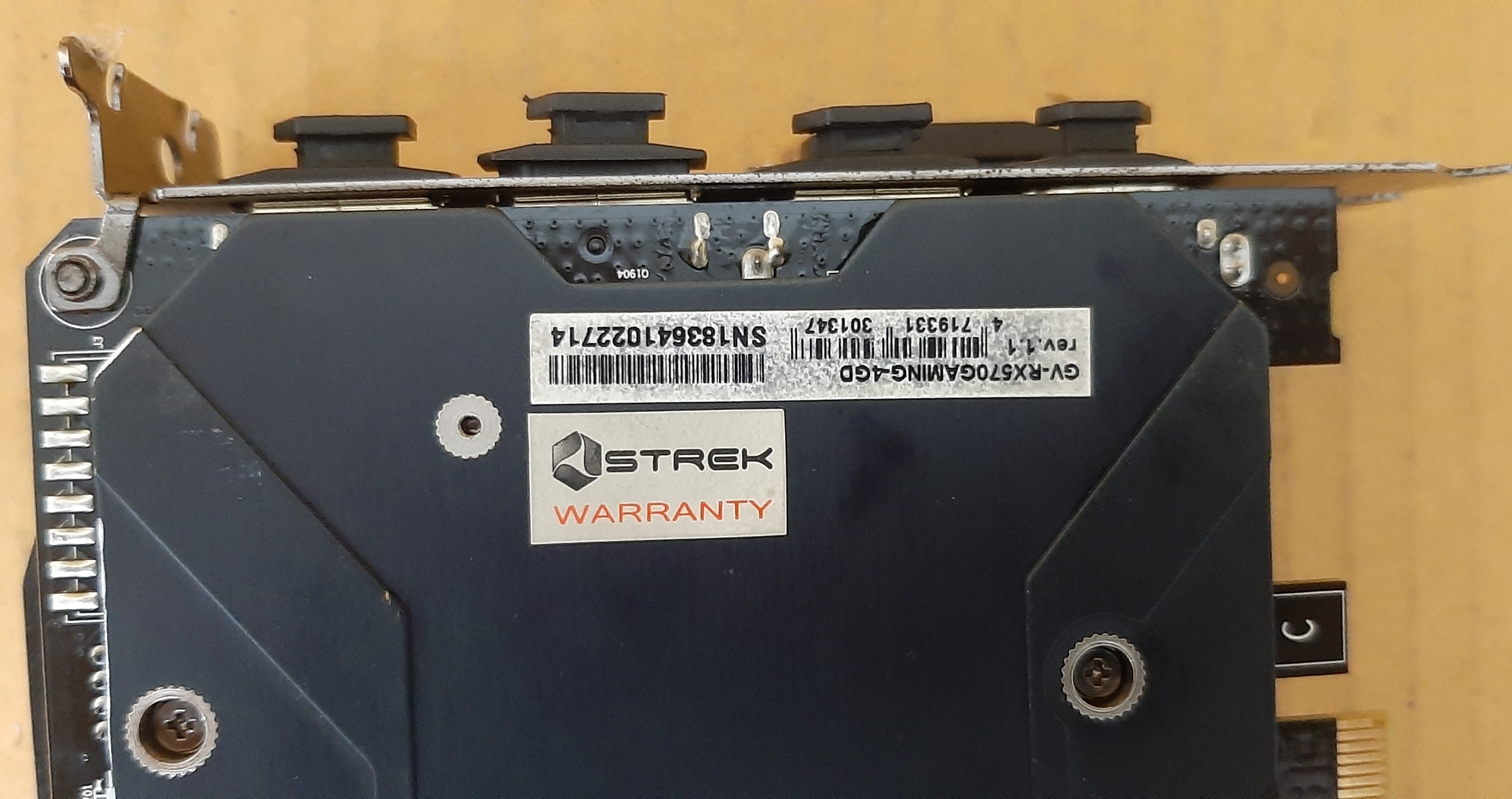 การ์ดจอมือสอง ประกันร้าน 1 เดือน สภาพดี ยี่ห้อ Gigabyte รุ่น RX560 4GB DDR5