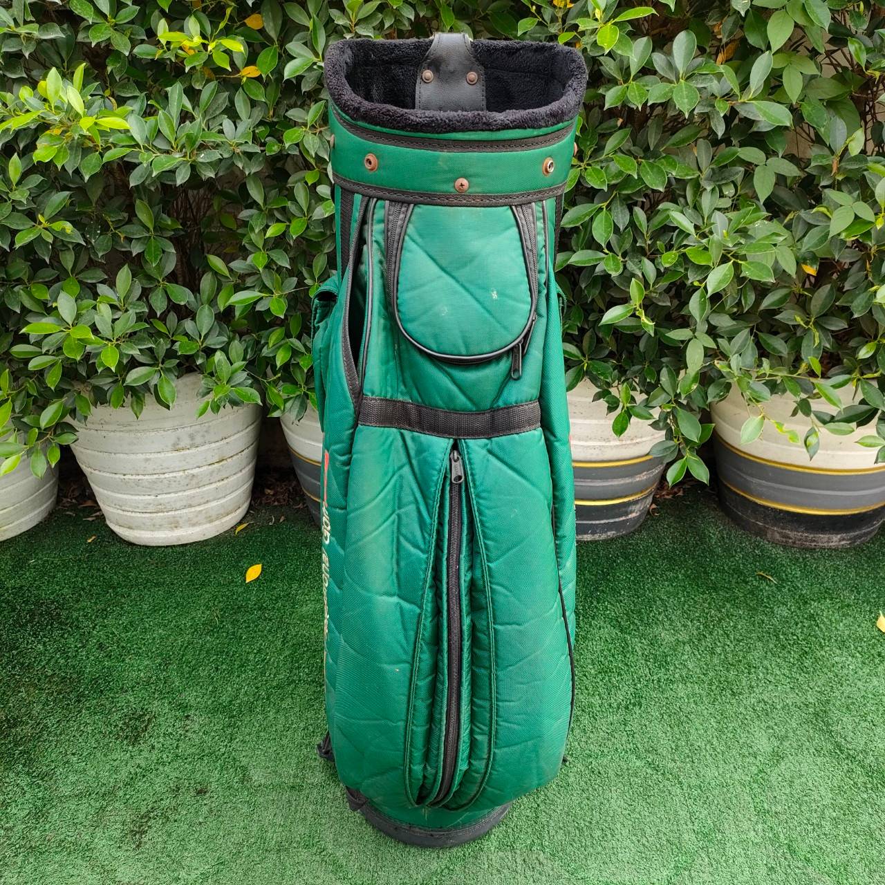 ถุงกอล์ฟ PGA PROFERSSIONAL GOLF มือสอง ** คอพเวอร์มีตำหนิ มีรูปให้ชมค่ะ **