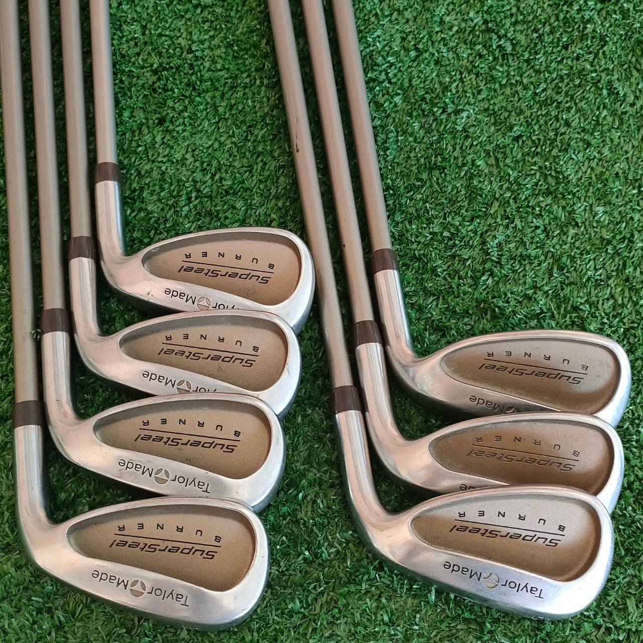 ** ไม้กอล์ฟสำหรับผู้หญิง ** ชุดเหล็ก TAYLORMADE SUPER STEEL BURNER มีเหล็ก 5-9 เเละ PW SW ก้าน TAYLORMADE FLEX L เป็นชุดเหล็กที่ตีง่าย พิเศษมาก ผลิตได้ดีแบบสุดๆ วัสดุทันสมัย ตีดีมากๆครับ ตีง่าย ได้ระยะ