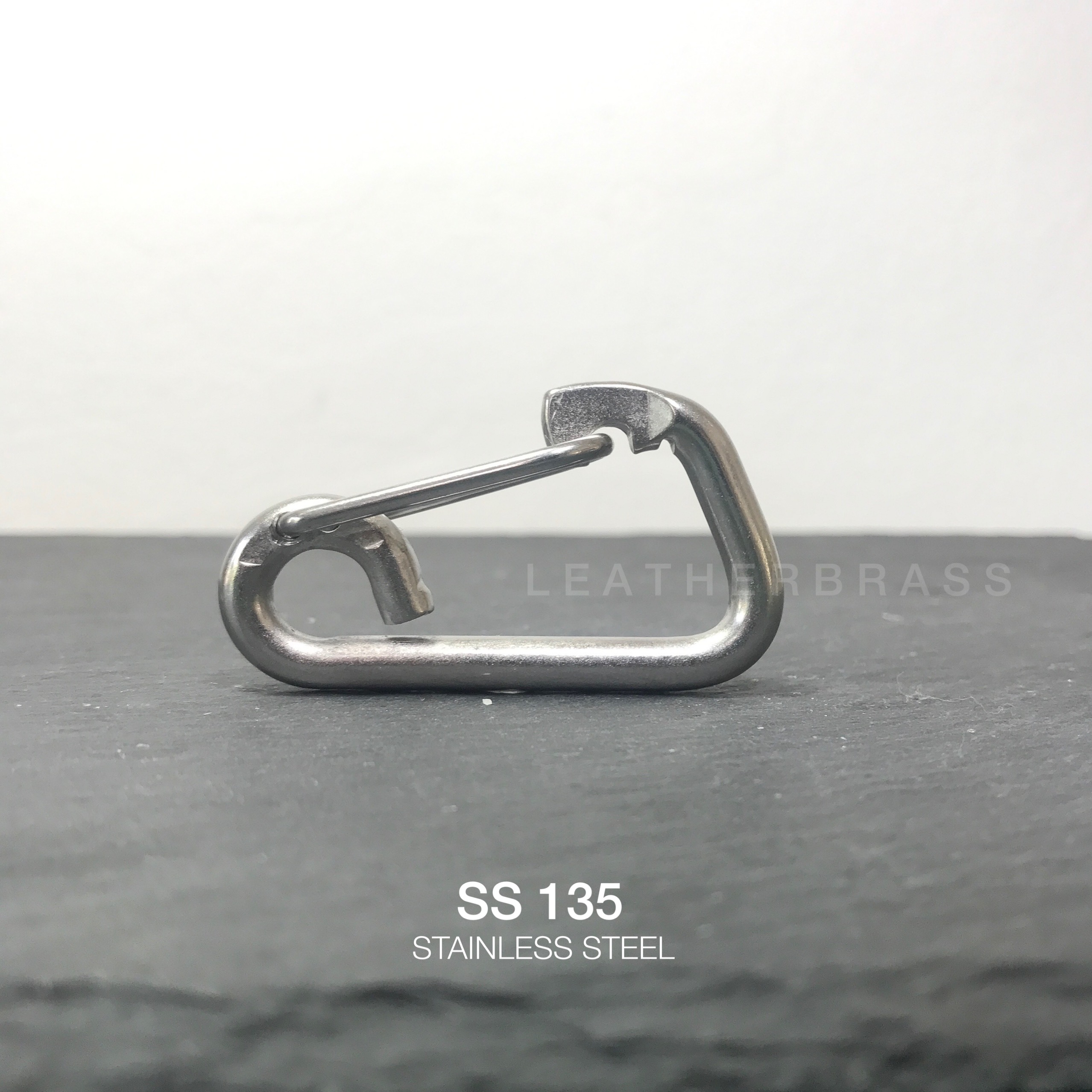 SS135 ตะขอพวงกุญแจ สเตนเลส แบบโมเดิร์น อุปกรณ์เดินป่า **ราคาต่อชิ้น** อุปกรณ์งานหนัง leatherbrass