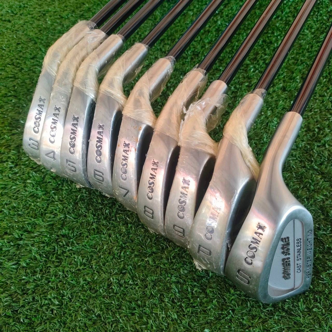 ชุดเหล็ก COSMAX POWER SOLE ของใหม่!! มีเหล็ก 3-9 เเละ PW SW ก้าน PARAGON FLEX R ออกแบบได้ลงตัว ออฟเซ็ตกำลังดี!! หลัง CAVITY ลึก เป็นเหล็กที่ตีง่ายมาก!! ไม้กอล์ฟมือสอง ของแท้ BY NakaraLuxurious