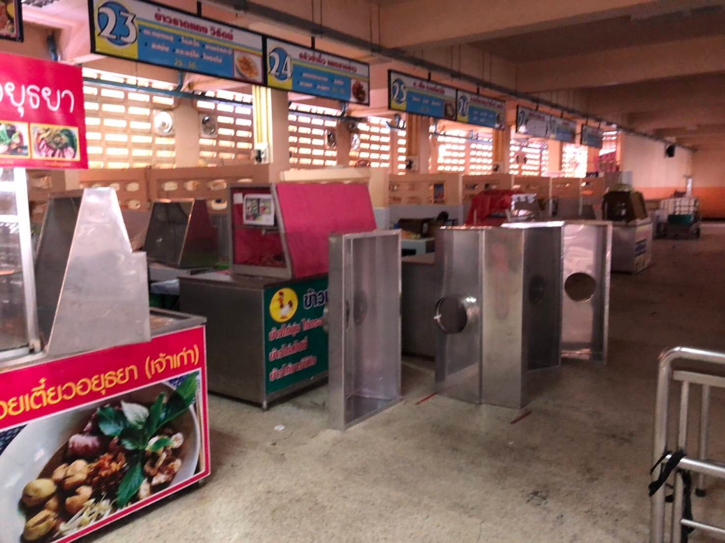 ปล่องดูดควันในโรงอาหาร รร.ฤทธิยะวรรณาลัย(ดอนเมือง)