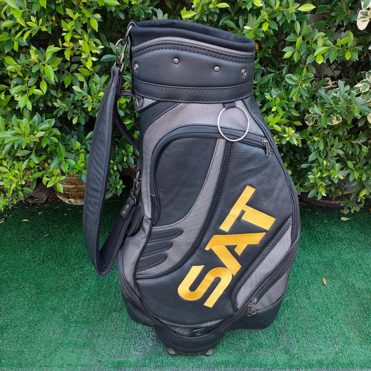 ถุงกอล์ฟ SAT มือสอง ถุง TOUR ใบใหญ่ ปาก 9 นิ้ว สภาพสวยสมบูรณ์ พร้อมใช้งาน ลดราคาพิเศษสูงสุด!!! ไม้กอล์ฟมือสอง ของแท้ BY NakaraLuxurious